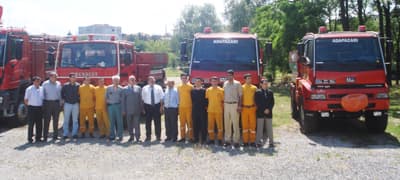 <font face="Arial" size="2">Adapazarı ve İzmit'i kapsayan sorumluluk alanlarında ge&ccedil;en yıl 49 orman yangınında toplam 79 hektar alanın zarar g&ouml;rd&uuml;ğ&uuml; belirtilen a&ccedil;ıklamada şu bilgi verildi: </font><font size="2"><font face="Arial"><font color="#333399">&quot;Yangına hassas orman alanlarımızda, yangınların ne zaman ve nerede &ccedil;ıkacağını kestirmek olduk&ccedil;a g&uuml;&ccedil;. Son yıllarda alınan etkili &ouml;nlemler sonucunda yangın sayısında ve yanan saha miktarlarında b&uuml;y&uuml;k oranda azalma sağlandı, ancak bu yıl ot yoğunluğu ciddi tehlike oluşturuyor. &Ouml;zellikle yaz aylarında havanın sıcak ve kurak ge&ccedil;mesi nedeniyle bu otlar kuruyacak. Bu durum yangının &ccedil;ıkma ve b&uuml;y&uuml;me ihtimalini artırıyor.&quot;</font>&nbsp;&nbsp; </font></font>