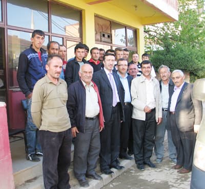 <font size="2"><font face="Arial"><strong>Hizmet Y&uuml;r&uuml;y&uuml;ş&uuml;m&uuml;z Devam Edecek</strong><br /><br />Milletvekili Hasan Ali &Ccedil;elik&rsquo;e incelemeleri sırasında Geyve Belediye Başkanı Murat Kaya, İl Genel Meclis &Uuml;yeleri Ş&uuml;kr&uuml; &Ccedil;elik ve Neşet &Ccedil;akır, İl&ccedil;e Başkanı Muhittin Irmak ve y&ouml;neticiler ile k&ouml;y muhtarları da katıldı. Hisarlık, Akdoğan, &Ccedil;ine ve G&uuml;nhoşlar k&ouml;ylerini ziyaret eden Milletvekili Hasan Ali &Ccedil;elik &Ccedil;ukurk&ouml;y, Akdoğan, &Ccedil;ine g&ouml;letlerinde de incelemelerde bulundu. </font></font>
