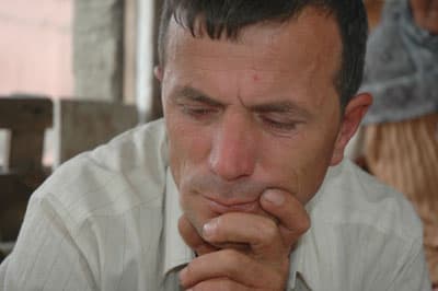 <font face="Arial" size="2">Yangının kızının odasından &ccedil;ıktığını d&uuml;ş&uuml;nen İ.K, <font color="#333399">&quot;Yangın fikrime g&ouml;re kızımın odasından &ccedil;ıkmış gibi geliyor bana. Hepsi kurtuluyor da sadece iki kişi yanıyor. Ş&uuml;phelerim var. Kızımın davası vardı. Şahitleri g&ouml;t&uuml;rmemem istendi. Şahitlerden bir tanesini tehdit ediyordu. 6. ayın 10'unda mahkemem var. Kızımı yaktılar mı bilmiyorum. Yetkililerden bu olayın peşini bırakmamalarını istiyorum. Ben bunu istiyorum başka bir şey istemiyorum. 600 milyona şof&ouml;r olarak &ccedil;alışıyorum gerekirse, bu olayın &ccedil;&ouml;z&uuml;lmesi i&ccedil;in babamdan kalma evi satarım. Daha &ouml;nce yurt m&uuml;d&uuml;r&uuml; bana hep kızını al derdi. Niye b&ouml;yle bir şey diyor, bilmiyorum. &Ccedil;ocuk şubesine gittim, durumu s&ouml;yledim. Orada bana savcılık oraya teslim ettiyse, savcılıktan başka kimse alamaz dediler. Ondan sonra koskocaman koğuşta 2 kişi &ouml;l&uuml;yor, ben bu işi hala anlamış değilim&quot;</font> dedi.</font>