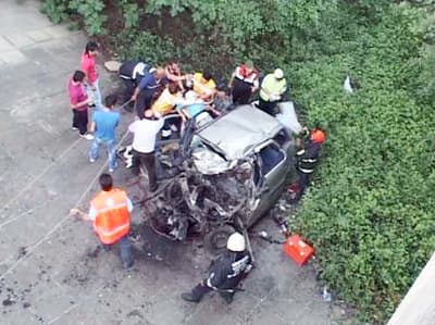 Sürücü Uyudu, Araba 25 Metreden Dereye Uçtu