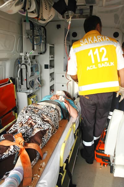 Sürücü Uyudu, Araba 25 Metreden Dereye Uçtu