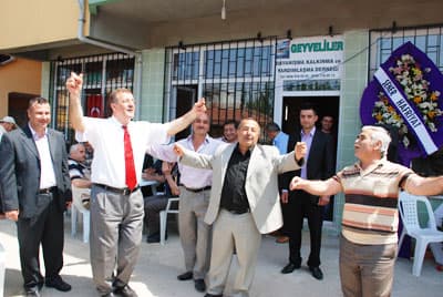 Enişte Jest Yaptı, Bir Yıllık Kirayı Karşıladı