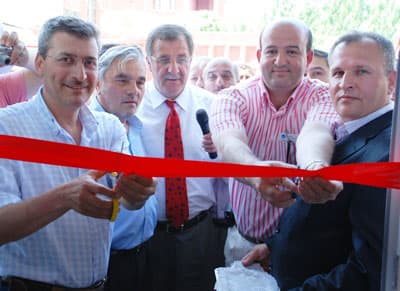 Enişte Jest Yaptı, Bir Yıllık Kirayı Karşıladı