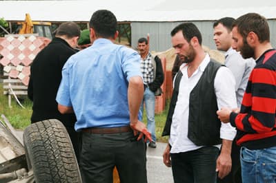 Takla Atan Araçtan Sağ Kurtuldular