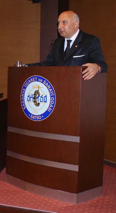 <p><font face="arial,helvetica,sans-serif" size="2">Terzioğlu, ayrıca Meslek komitesi toplantılarında aldıkları kararlar neticesinde komite &uuml;yelerinin iletişim adreslerinin g&uuml;ncellenmesi ile ilgili &ccedil;alışmalar yaptıklarını,&nbsp; komite &uuml;yelerinin faaliyet alanları ile ilgili her t&uuml;rl&uuml; sorunlarının Meclis Toplantılarında aktarılması i&ccedil;in karşılıklı iletişimin kopmaması gerektiğini ve talepleri doğrultusunda her t&uuml;rl&uuml; &ccedil;alışmaya &ouml;nc&uuml;l&uuml;k edeceklerini de&nbsp; ifade etti.</font></p><p><font face="arial,helvetica,sans-serif" size="2">28.Meslek Komitesinden SATSO Meclis &Uuml;yesi olan Ekrem Se&ccedil;kin yapmış olduğu&nbsp; konuşmasında, SATSO Y&ouml;netim Kurulu, Meclis &Uuml;yeleri ve Meslek Komitelerinin b&uuml;y&uuml;k bir heyecan ve hevesle hizmet etmek isteğinde olduklarını belirterek bu heves ve heyecanın komite &uuml;yelerinin talepleri, istekleri ve ilgileri doğrultusunda daha da artacağını ifade etti. </font></p><p><font face="arial,helvetica,sans-serif" size="2">28. Meslek Komitesinin faaliyet alanı itibariyle değişik sekt&ouml;rleri bir araya getirdiğini ve bu sekt&ouml;rlerin etkileşimde olması gerektiğini, Sakarya&rsquo;ya en &uuml;st seviyede hizmet etmek istediklerini ifade eden Ekrem Se&ccedil;kin, &uuml;lkenin &ouml;nde gelen yatırımcılarının yatırım i&ccedil;in Sakarya&rsquo;yı tercih ettiklerini ve bu kıymetli, stratejik b&ouml;lgenin kendi sanayicisi, t&uuml;ccarı, iş alemi tarafından da aynı şekilde değerlendirilmesi gerektiğini,&nbsp; bunun ancak SATSO Meslek Komitelerinin verimli &ccedil;alışmaları ile m&uuml;mk&uuml;n olacağını dile getirdi. </font></p>