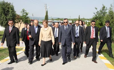 Aliye Kavaf Yangın Mağduru Çocukları Ziyaret Etti