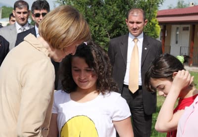 Aliye Kavaf Yangın Mağduru Çocukları Ziyaret Etti
