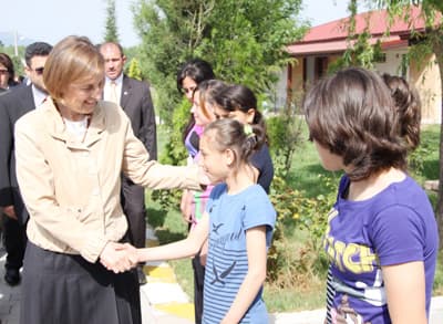 Aliye Kavaf Yangın Mağduru Çocukları Ziyaret Etti