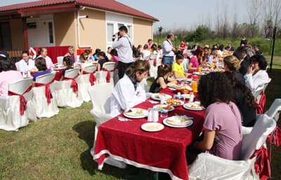 Aliye Kavaf Yangın Mağduru Çocukları Ziyaret Etti