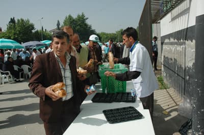 APEK Kongresinde Erzak Gerginliği