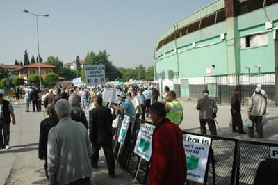 APEK Kongresinde Erzak Gerginliği