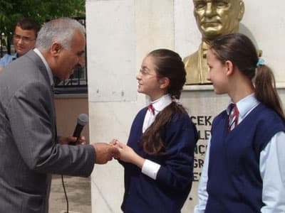 Öğrenciler Altınla Ödüllendirildi