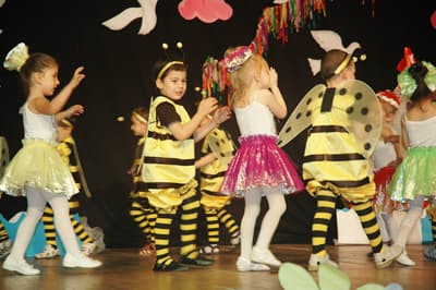 Usta Oyunculara Taş Çıkarttılar