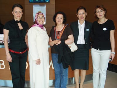 Acıbadem Hastanesi, Anneler Günü Hediyelerini Dağıtıyor