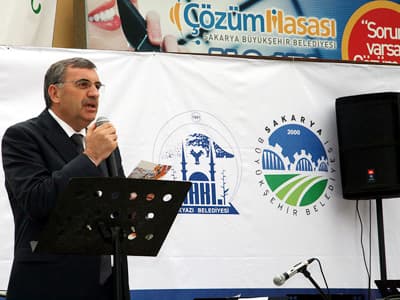 <strong><font face="Arial" size="2">Kursların Sayıları Artacak</font></strong> <p><font face="arial,helvetica,sans-serif" size="2">Bir kentin kalkınmasında o b&ouml;lgede yaşayanların sosyal hayata katılmalarının &ccedil;ok &ouml;nemli olduğunu ifade eden Başkan To&ccedil;oğlu, <font color="#333399">&ldquo;Biz B&uuml;y&uuml;kşehir Belediyesi olarak her zaman sosyal ve k&uuml;lt&uuml;rel faaliyetlere sahip &ccedil;ıkıyoruz. Sizlerden de bu &ccedil;alışmalara sahip &ccedil;ıkmanızı ve kurslara katılmanızı bekliyoruz. İnşallah SAMEK kurslarının sayılarını daha da artıracağız. Şehirlerimizin gelişmesi i&ccedil;in &ccedil;ok &ccedil;alışacağız&rdquo;</font> diye konuştu.&nbsp;&nbsp;</font></p>