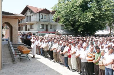 Eşini Kurtarırken Canından Oldu