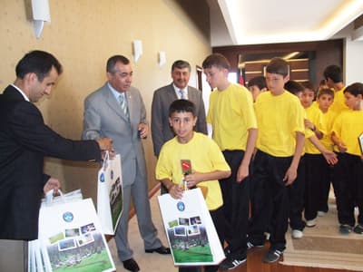 Sabihahanım İlköğretim Okulu'na Büyük Onur