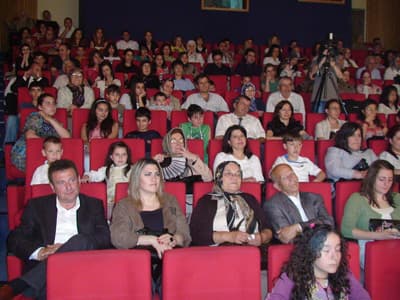 Ah Şu Gençler Oyunu Beğeni Topladı