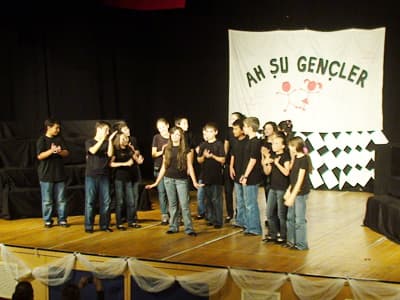 Ah Şu Gençler Oyunu Beğeni Topladı