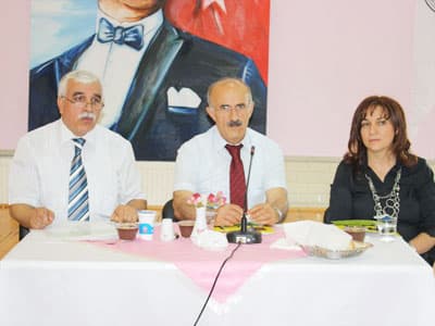 <p><font face="arial,helvetica,sans-serif" size="2">İl Milli Eğitim M&uuml;d&uuml;rl&uuml;ğ&uuml;nce yapılan a&ccedil;ıklamada T&uuml;rkiye&rsquo;de bulunan 30.047 ilk&ouml;ğretim okulu i&ccedil;inde 57. sırada yer aldığı belirtildi. &Ouml;zel Şahin İlk&ouml;ğretim Okulu, Sakarya&rsquo; da elde ettiği birinciliklerin yanında, T&uuml;rkiye&rsquo;de ilk y&uuml;zde yer alan Sakaryalı tek okul olduğunu vurgulanırken, Sakarya&rsquo;dan bu başarılara imza atan bir başka okulun daha maalesef bulunmadığını &uuml;z&uuml;lerek a&ccedil;ıklandı. </font></p><p><font face="arial,helvetica,sans-serif" size="2">T&uuml;rkiye&rsquo;de SBS sınavında 500 tam puan yapan &ouml;ğrenciler i&ccedil;inde iki &ouml;ğrencisinin bulunması da bu başarıyı ta&ccedil;landırdı. İl Milli Eğitim M&uuml;d&uuml;rl&uuml;ğ&uuml; ile SRT&rsquo; nin ortaklaşa y&uuml;r&uuml;tt&uuml;ğ&uuml; ilk&ouml;ğretim okulları arasındaki BİLGİ ve K&Uuml;LT&Uuml;R YARIŞMASI&rsquo;NDA da yine &ldquo;İL BİRİNCİSİ&rdquo; &Ouml;zel Şahin oldu.</font></p>