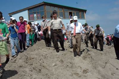 Öğrenciler, Karadeniz Sahilini Temizledi