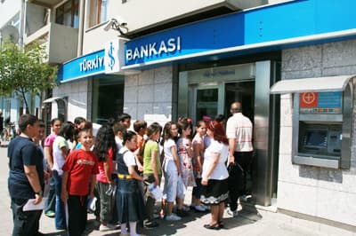 İş Bankasından Öğrencilere Karne Hediyesi