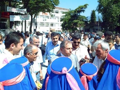Başarılı Öğrencilere Çeyrek Altın Verdi