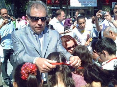 Başarılı Öğrencilere Çeyrek Altın Verdi