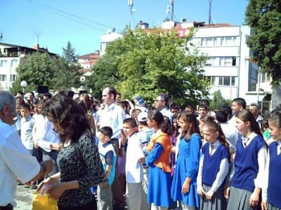 Başarılı Öğrencilere Çeyrek Altın Verdi
