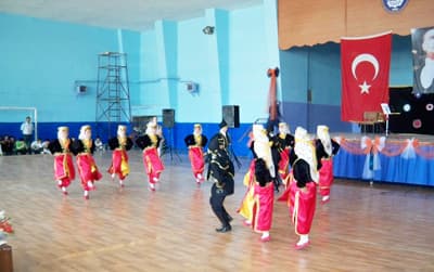 "Serdivan'da Okulların Eğitimde Başarısı Yükseldi"