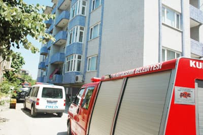 Asansörde Kalanların İmdadına İtfaiye Koştu