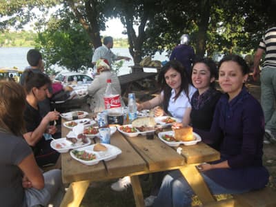 Kuruluş Yıldönümlerini, Mangal Partisiyle Kutladılar  