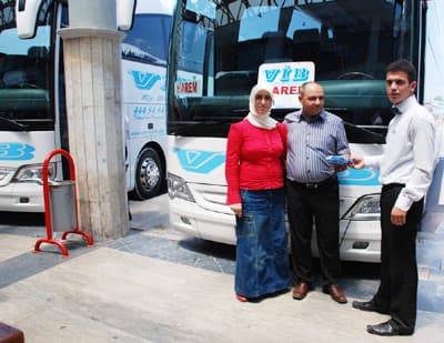 Babalara Ücretsiz Kravat Dağıtıldı