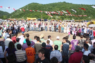 Kadırga Şenlikleri'nde Doyasıya Horon Teptiler