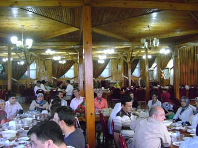 Izgara Salonunda Kafalarını Dinlediler