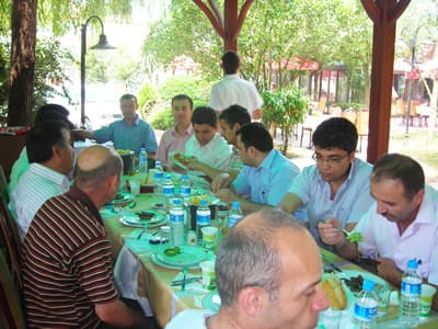 Tayin Olan Öğretmene Sürpriz Veda Yemeği
