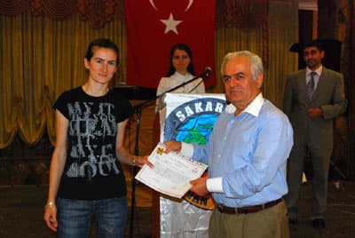 <font size="2"><font face="Arial">T&ouml;rende konuşan Serdivan Kaymakamı Fahri Keser kursların &ouml;nemini değinerek, <font color="#333399">&ldquo;Bu kursları </font><font color="#333399">mesleki bilgi ve becerilerin kazandırılmasında son derece &ouml;nemli buluyorum. Bu g&uuml;ne a&ccedil;ılan kurslarımızı başarı ile tamamlayan kursiyerlerimizi ve onları destekleyen ailelerini&nbsp; </font></font></font><font size="2"><font face="arial,helvetica,sans-serif"><font color="#333399">tebrik ediyorum. Bundan sonrada farklı branşlarda kurslar a&ccedil;maya devam edeceğiz&rdquo;</font> dedi.</font></font>