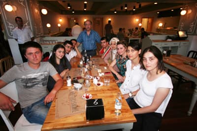 Üç Dilde Yenen Nezih Yemek