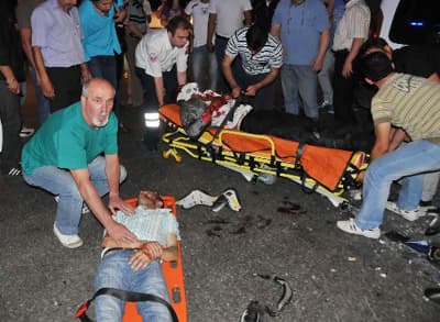 Kasksız Motosiklete Binen 2 Kişi Ölümden Döndü  