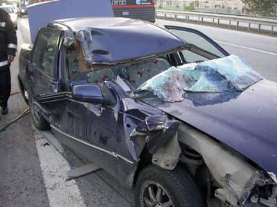 Otomobilde Sıkışan Hamile Kadını İtfaiye Kurtardı
