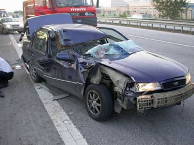 Otomobilde Sıkışan Hamile Kadını İtfaiye Kurtardı