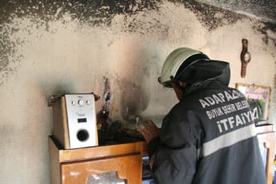 Akyazı'da Elektrik Kontağından Yangın Çıktı