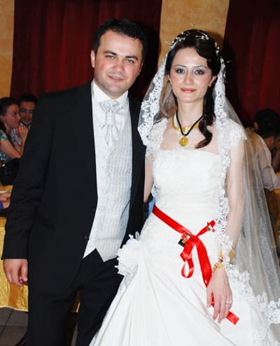 Büşra ve Mustafa Dünya Evine Girdi