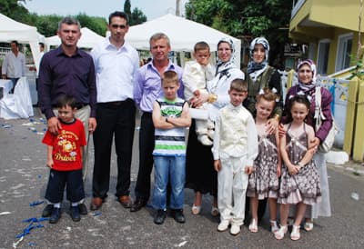 Emirhan ile Ahmet; Erkekliğe İlk Adımını Attı