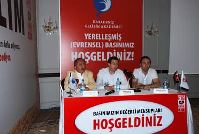 <font face="Arial" size="2">Yapılan konuşmalarda, Devletin fındığa ayırdığı 8 Milyar Dolarlık kaynağın b&uuml;y&uuml;kl&uuml;ğ&uuml;ne dikkat &ccedil;eken FTG yetkilileri, bu para ile Karadeniz B&ouml;lgesinde; &ldquo;8 Bin İlk&ouml;ğretim okulu, 40&rsquo;a yakın ağır sanayi tesisi-fabrika, Ordu ve Giresun illerinin talebi olan havalimanlarından 4 adet, 400 kadar &uuml;niversite veya 350 kadar orta boy sanayi tesisinden birinin yapılabileceğini ve bu parayla Karadeniz&rsquo;in rahatlıkla kalkınabileceği s&ouml;yledi. </font><p><font size="2"><font face="Arial"><strong>GİRİŞİMCİLİK RUHUNU ORTAYA &Ccedil;IKARACAĞIZ</strong><br /><br />Toplantıda yaptığı konuşması Karadeniz Gelişim Akademisi&rsquo;nin, Fındık Tanıtım Gurubu&rsquo;nun liderliğinde Karadeniz B&ouml;lgesi&rsquo;nin girişimci ruhunu teşvik etme s&uuml;re&ccedil;lerine katkı yapmak &uuml;zere kurulduğunu dile getiren Burhan &Ouml;zkan; <font color="#333399">&ldquo;Karadeniz Gelişim Akademisi&rsquo;nin misyonu b&ouml;lgedeki girişim sermayesinin gelişimine katkıda bulunmak ve b&ouml;lgenin kalkınma ve gelişme s&uuml;re&ccedil;lerine bulunduğu yerden destek olmaktır. bildiğiniz &uuml;zere girişim sermayesi insan, bilgi ve finansman olmak &uuml;zere &uuml;&ccedil; temel kısımdan oluşmaktadır. Karadeniz Gelişim Akademisi, işin insan ve bilgi bacakları ile ilgilidir. &Ccedil;&uuml;nk&uuml; insan ve bilginin oluştuğu yere finansman bir şekilde gelmektedir.&quot;</font> dedi</font></font></p>