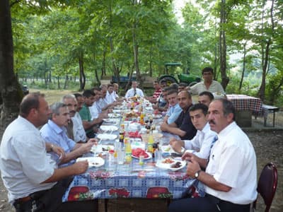 Karapürçekli Muhtarlar, İlçe Protokolüne Yemek Verdi