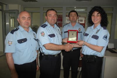 Tayini Çıkan Polislere Plaketli Uğurlama