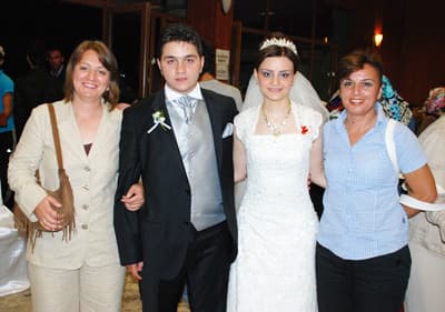 AK Partililer Merve ile Şafak'ın Düğününde Buluştu