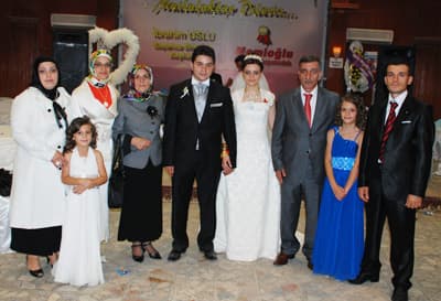 AK Partililer Merve ile Şafak'ın Düğününde Buluştu