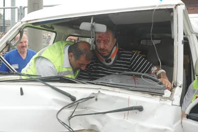 Araç İçinde Sıkışan Sürücü Acıdan Feryat Etti